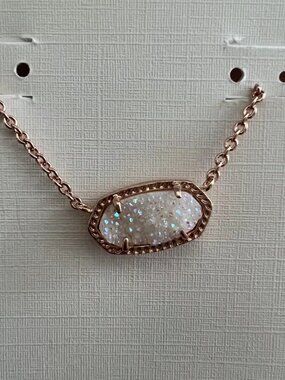 Kendra Scott necklace